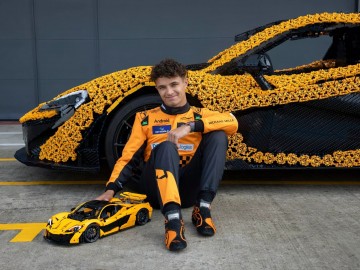McLaren P1 z klock&oacute;w LEGO wyjechał na tor